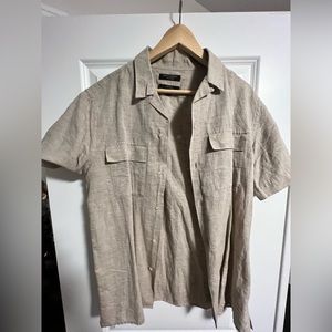 Men’s Medium Banana Republic Linen Short Sleeved Shirt. New - Never Worn.